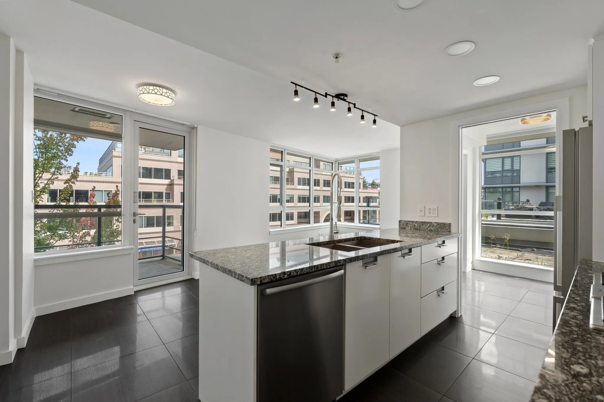2080 West Broadway Street #569
