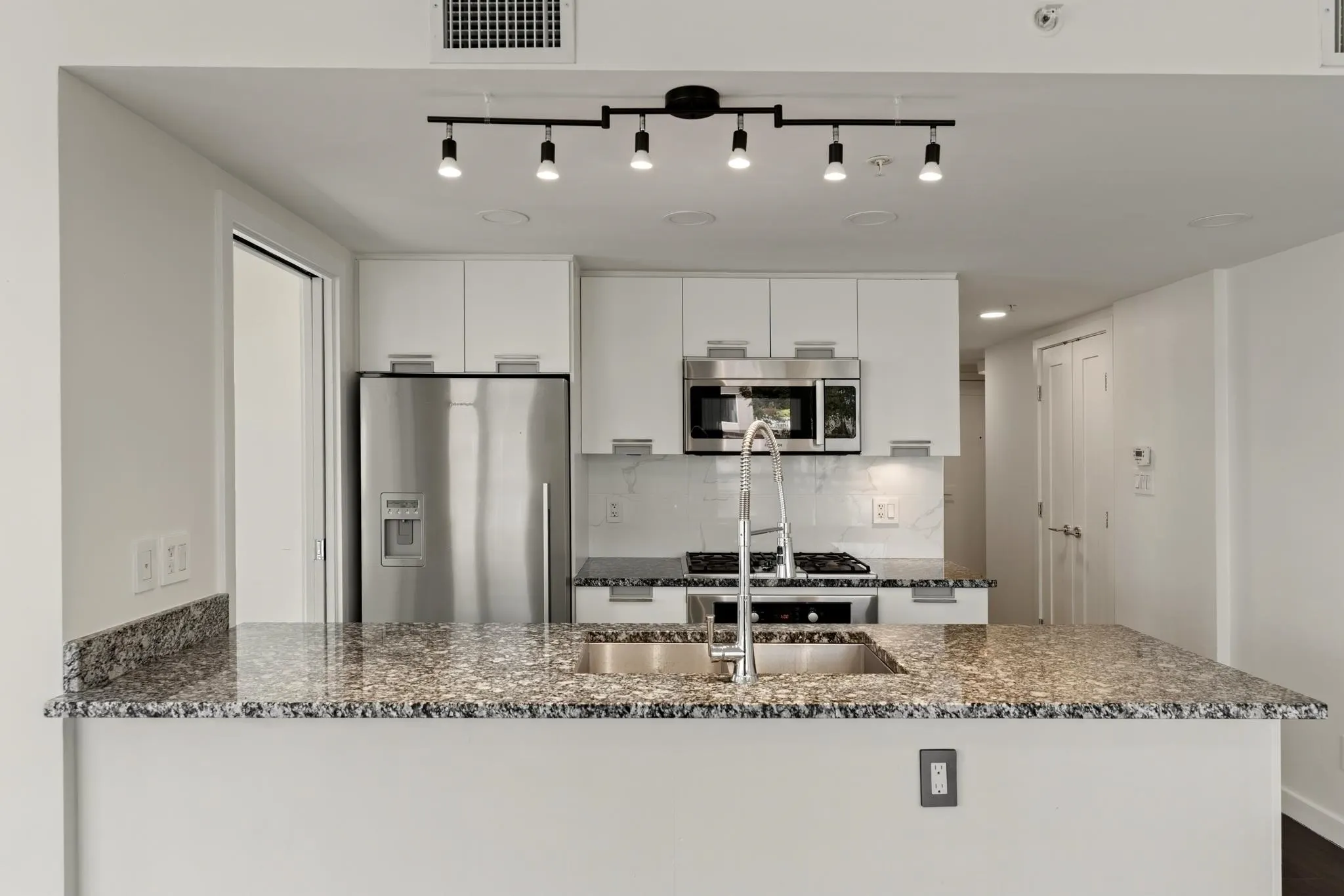 2080 West Broadway Street #569