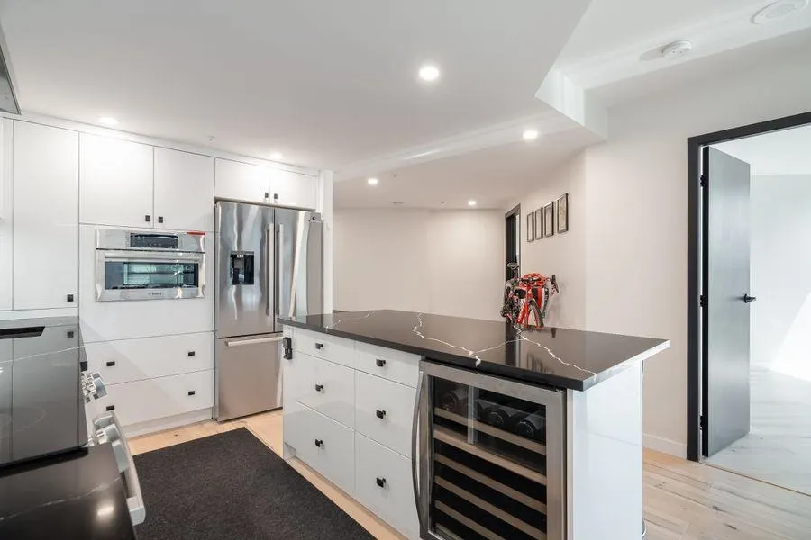 1050 Burrard Street #710
