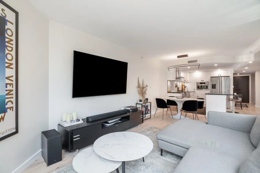 1050 Burrard Street #710