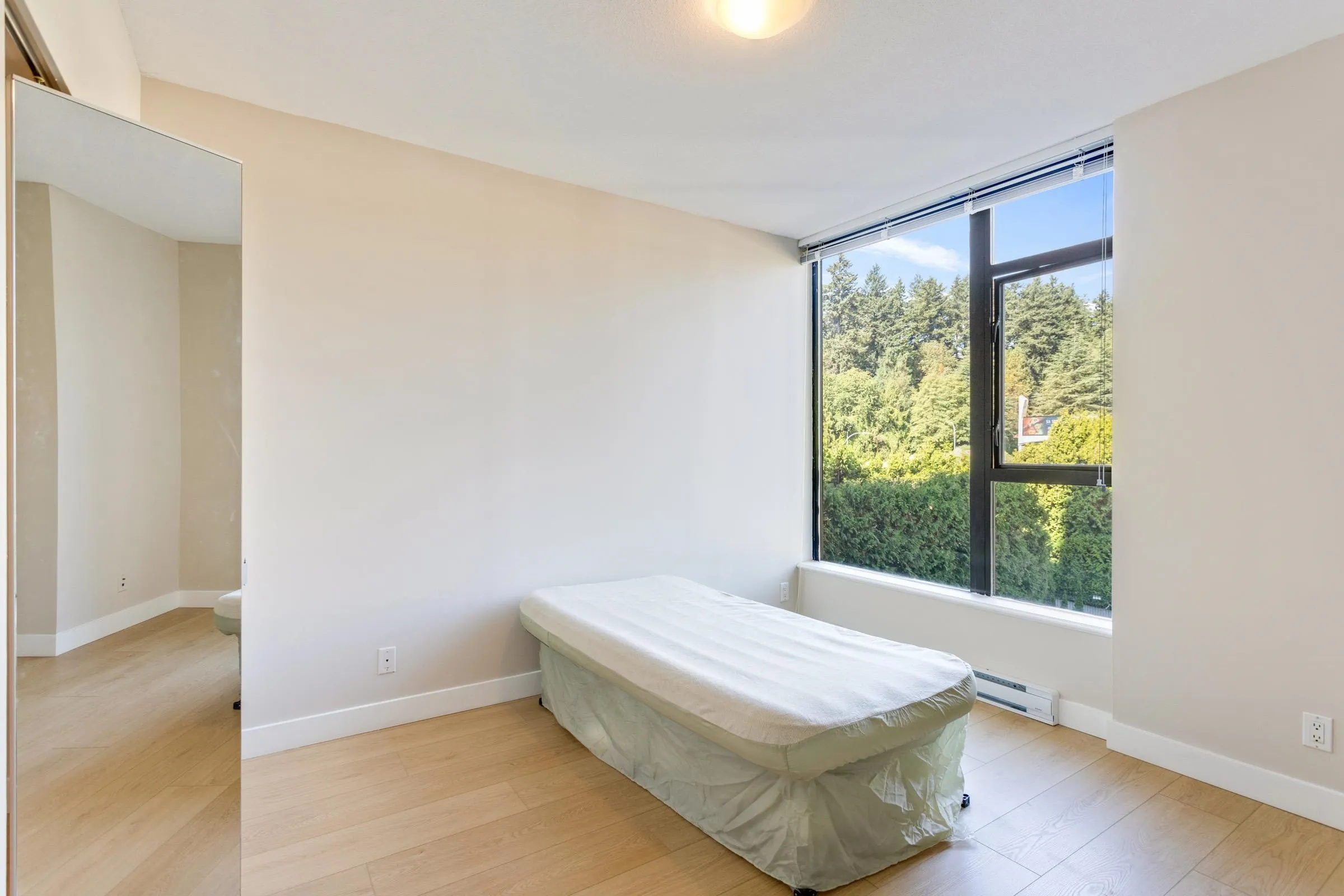 11 E Royal Avenue #605