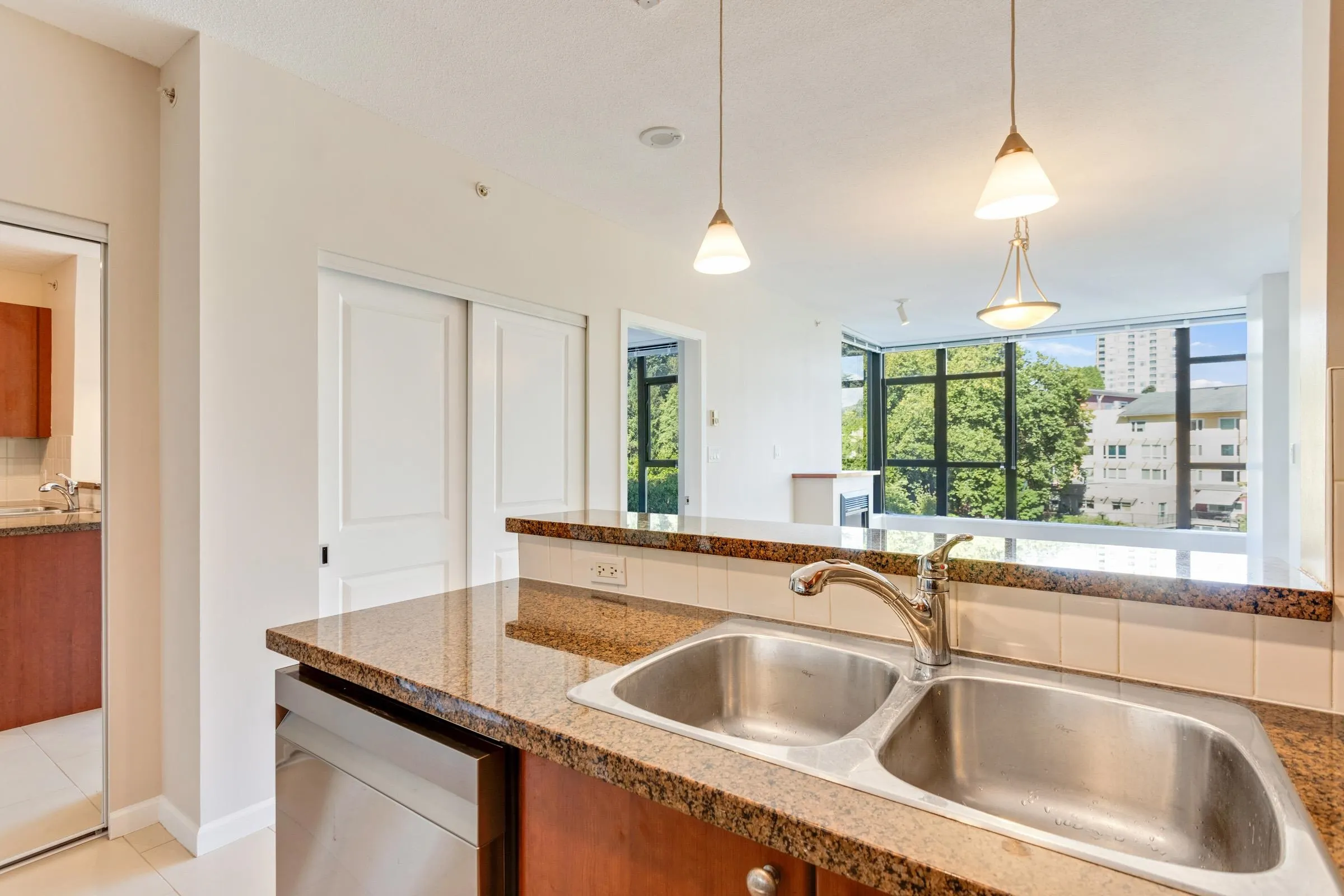 11 E Royal Avenue #605