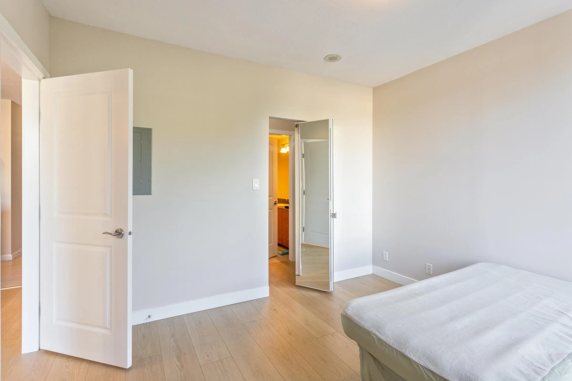 11 E Royal Avenue #605