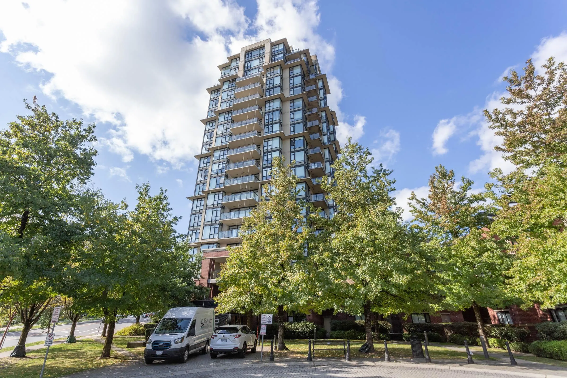 11 E Royal Avenue #605