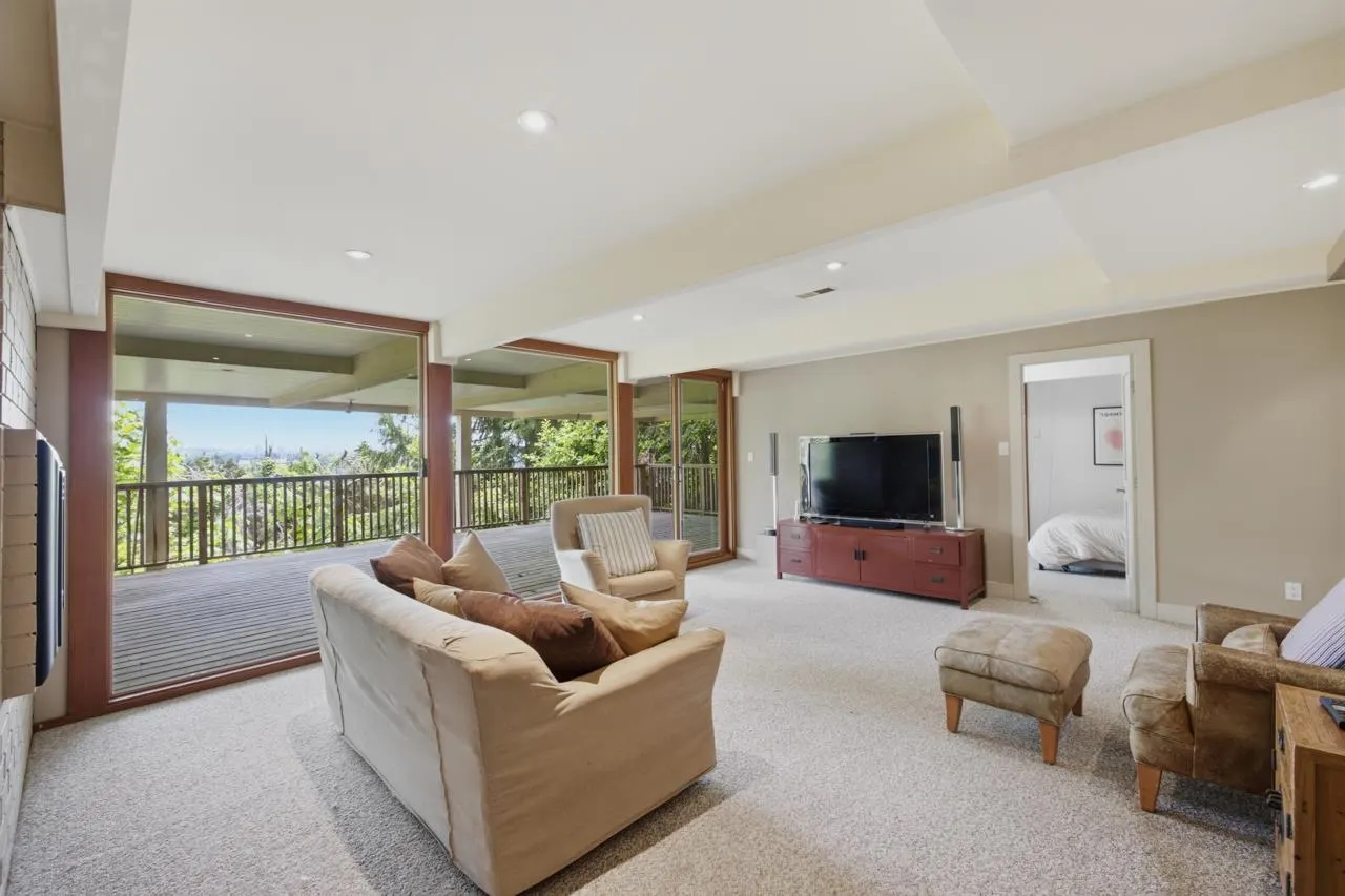 820 Younette Drive