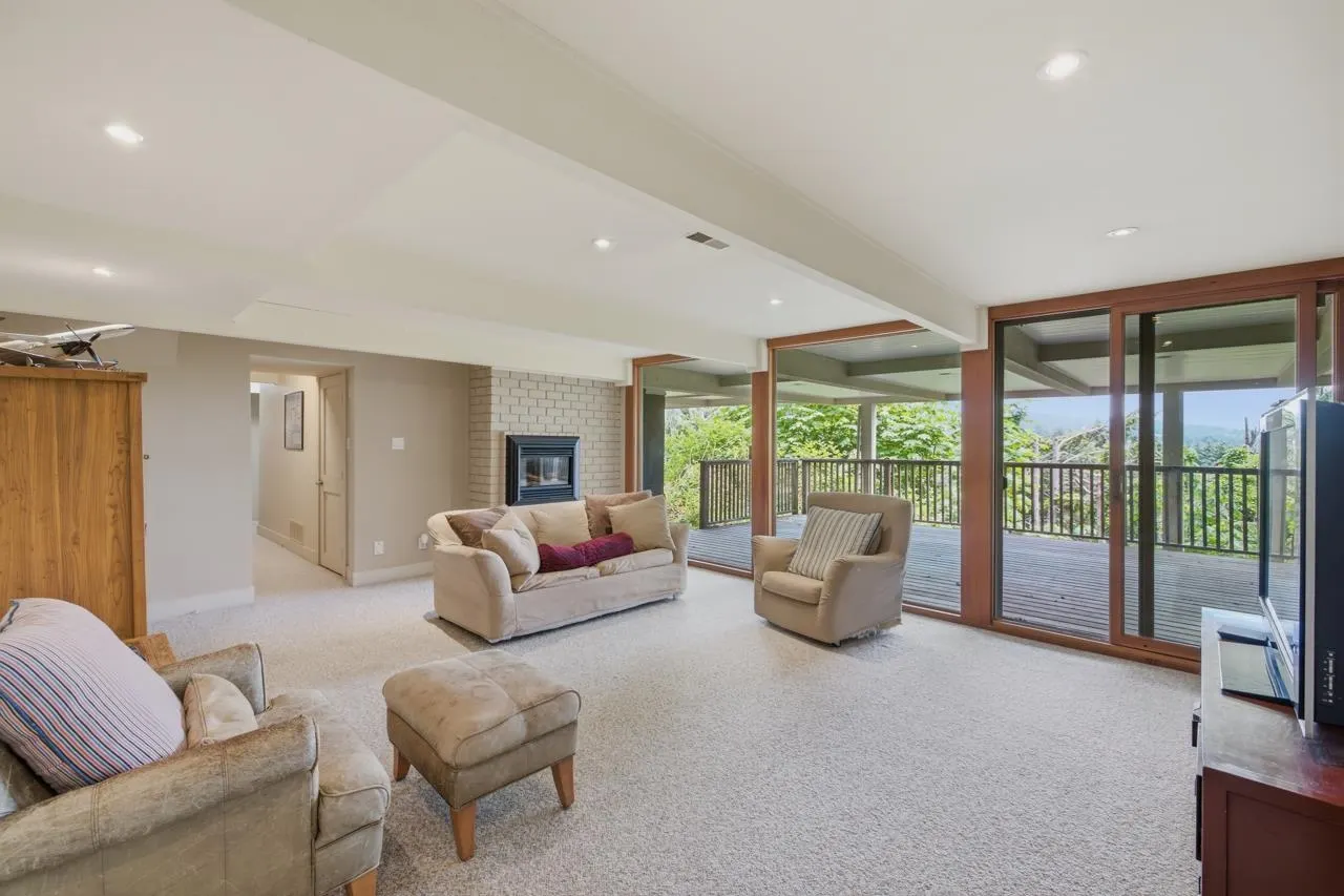 820 Younette Drive