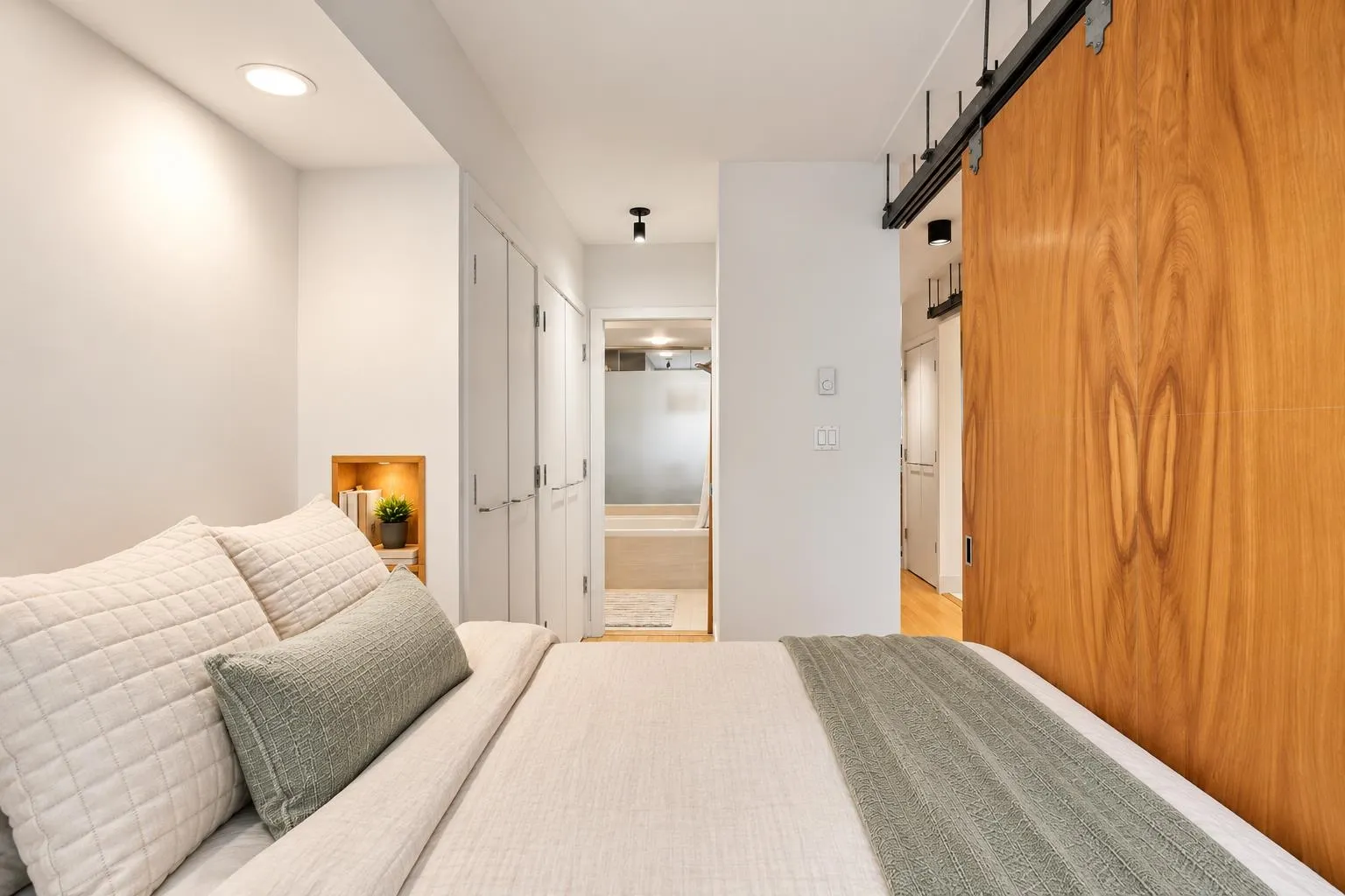 1072 Hamilton Street #401