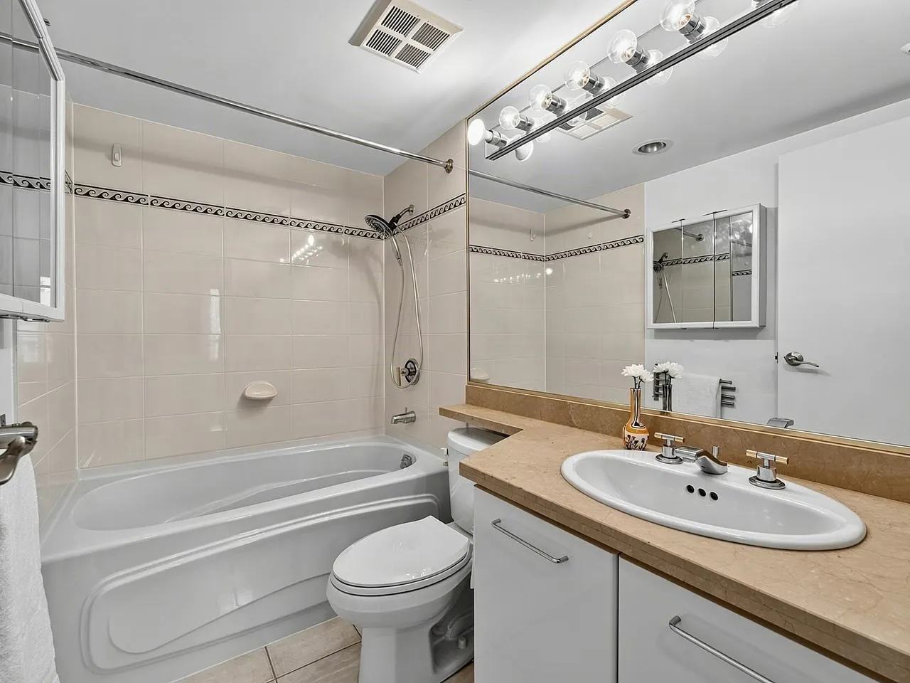 139 Drake Street #16D