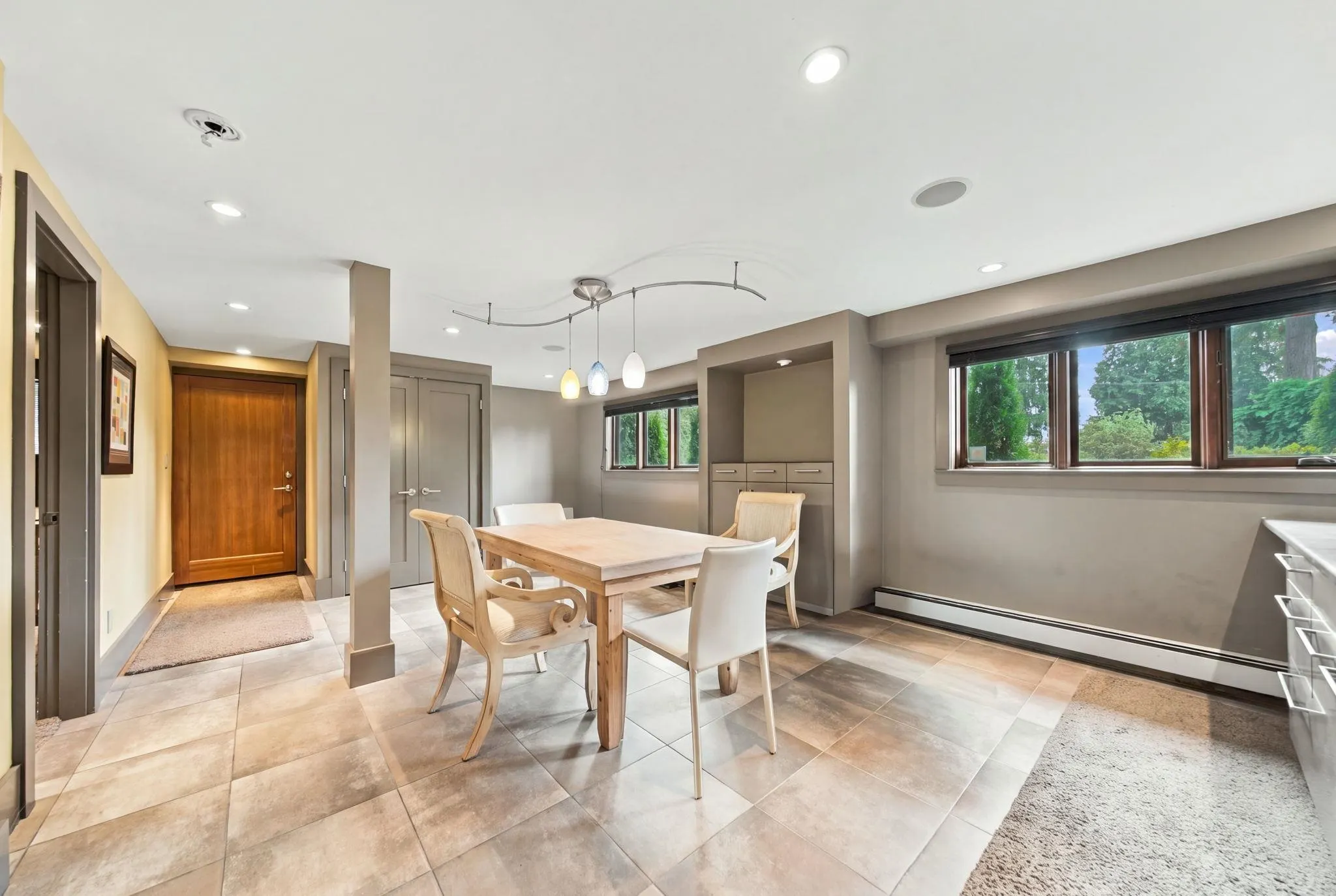 2953 Altamont Crescent