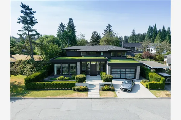 983 Tudor Avenue