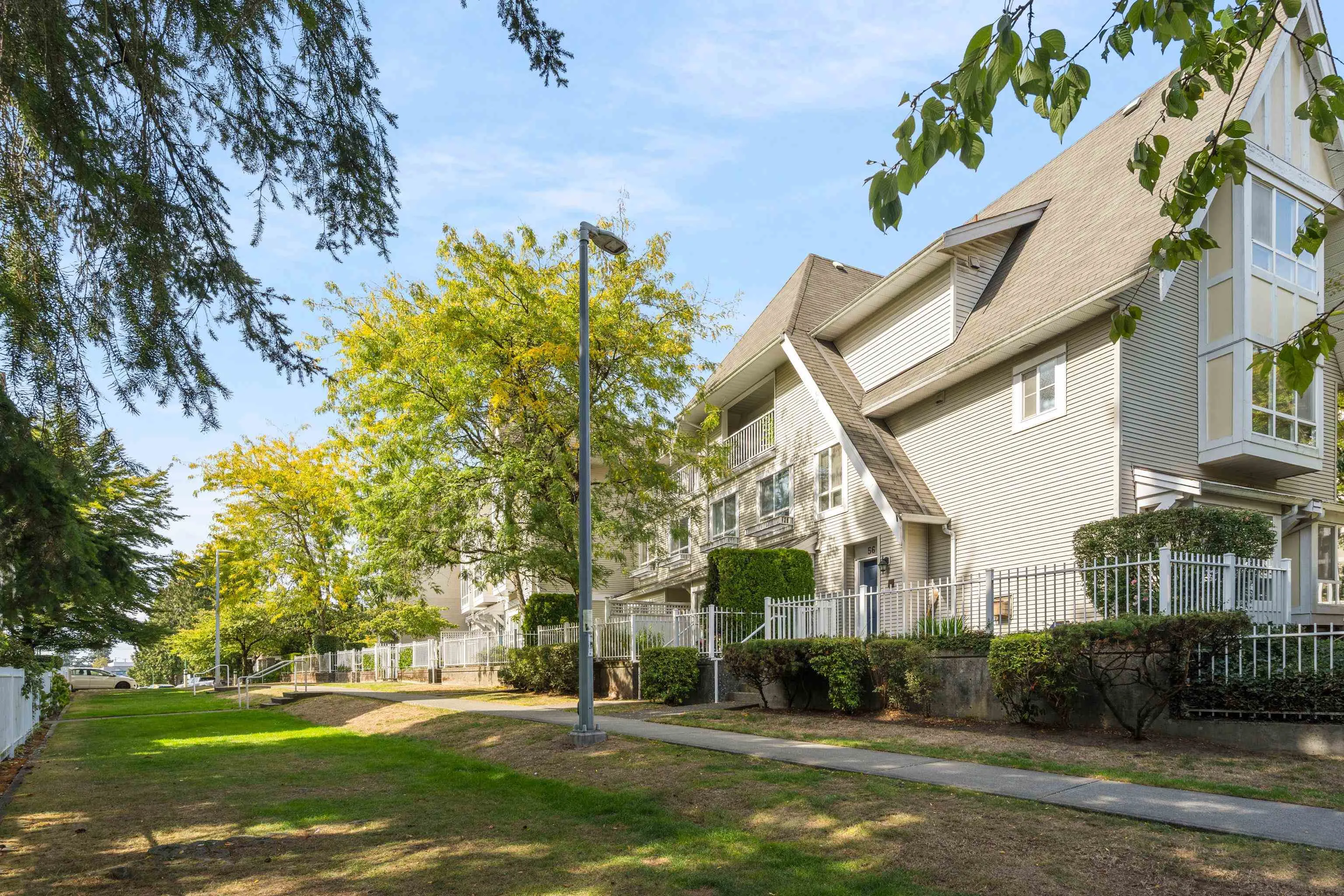 6577 Southoaks Crescent #54