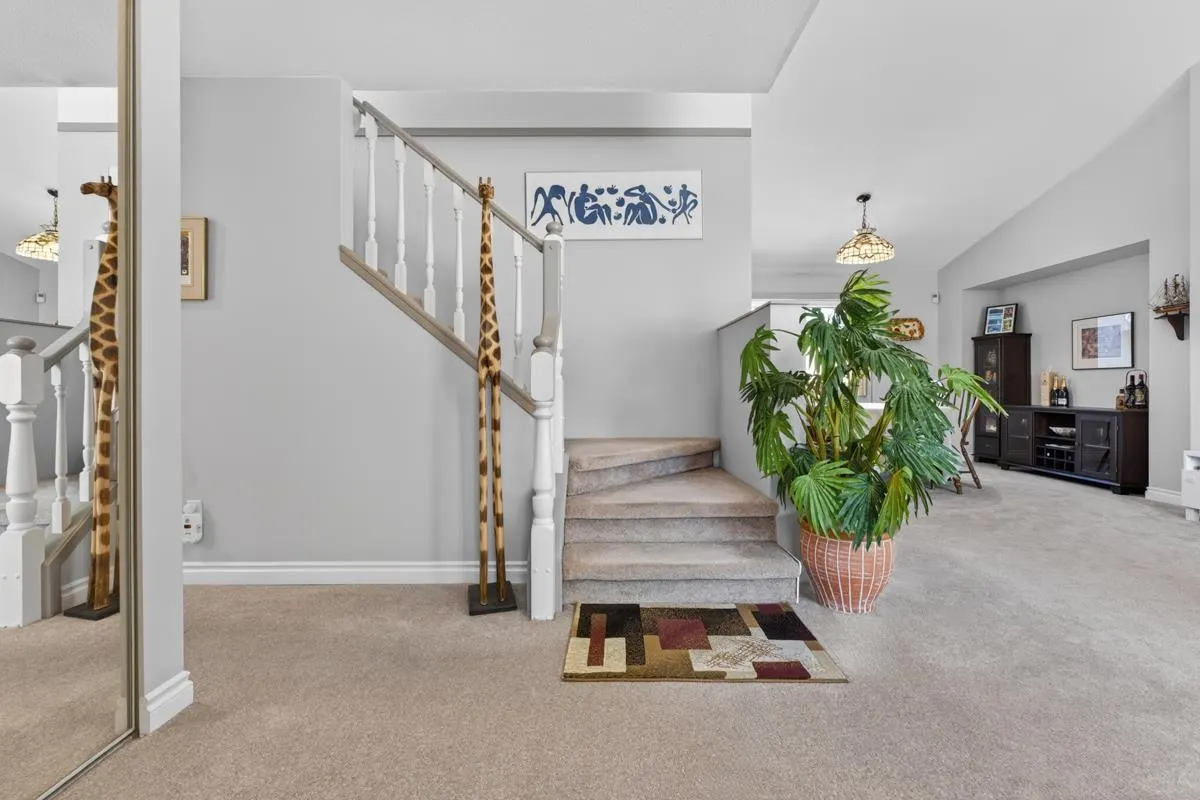 290 Santiago Street