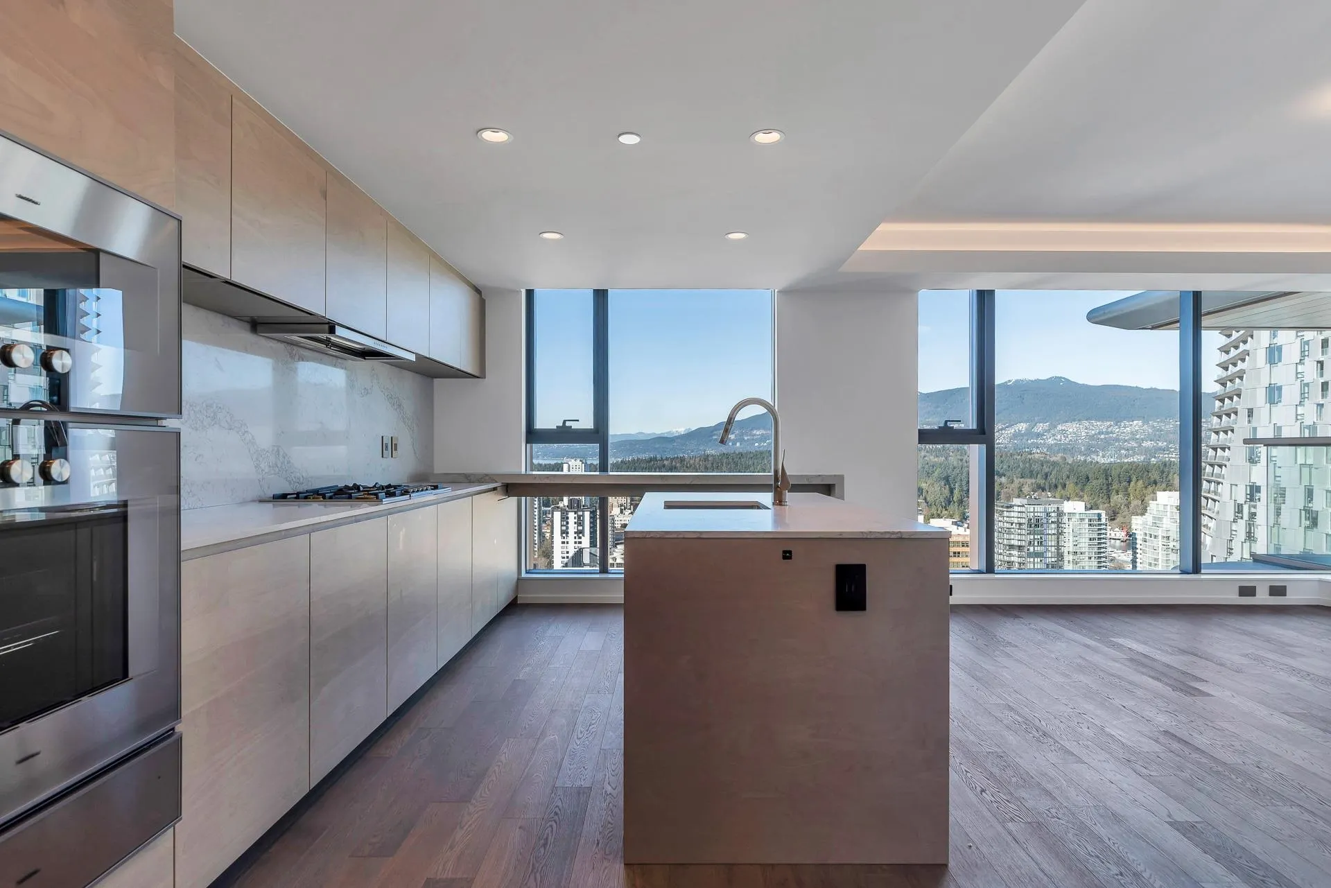 1408 Robson Street #2402