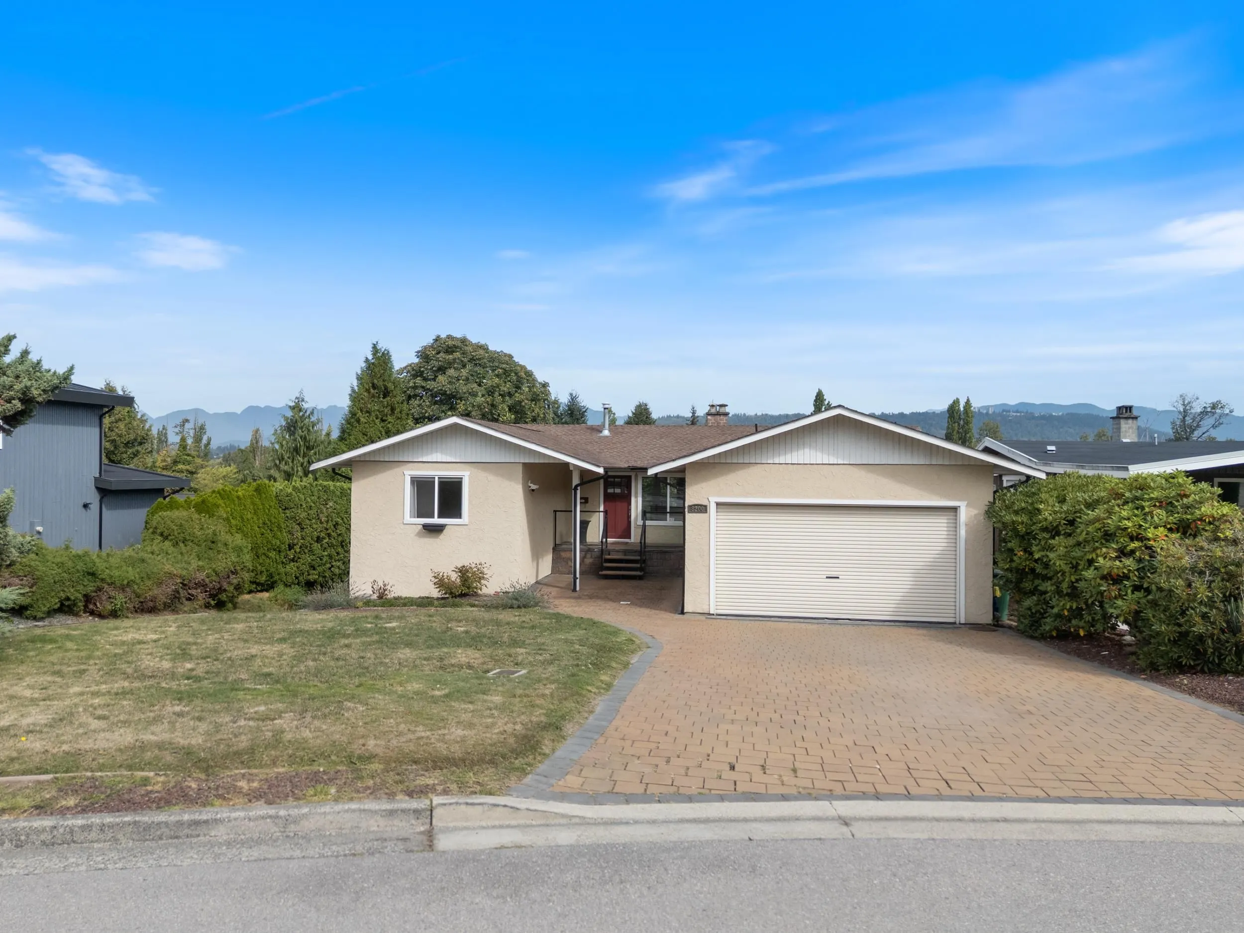 8200 Burnfield Crescent