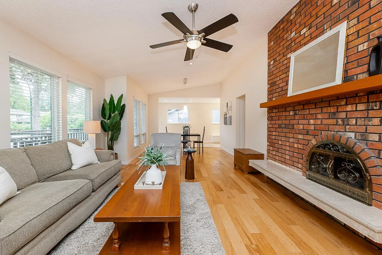 6115 Sunwood Drive