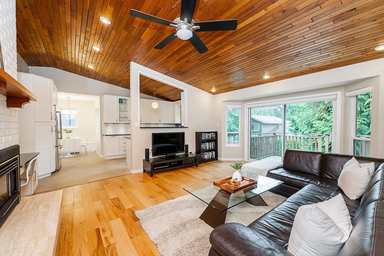 6115 Sunwood Drive