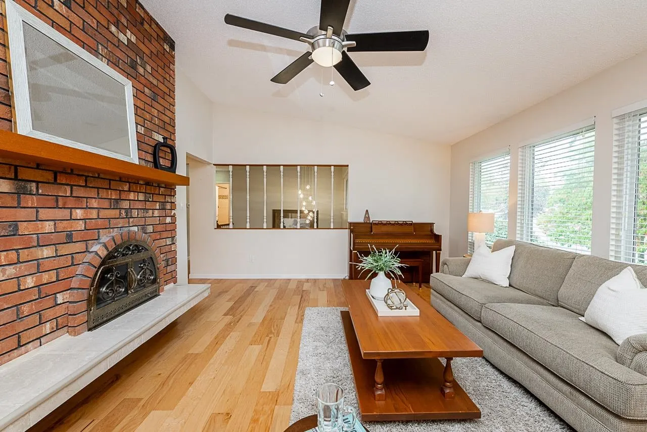 6115 Sunwood Drive