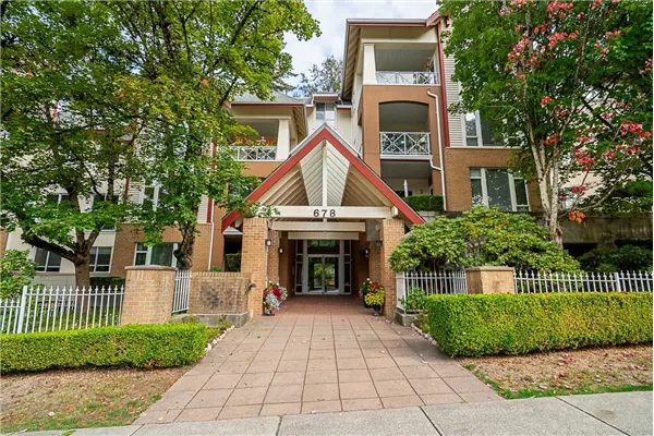678 W Queens Road #207