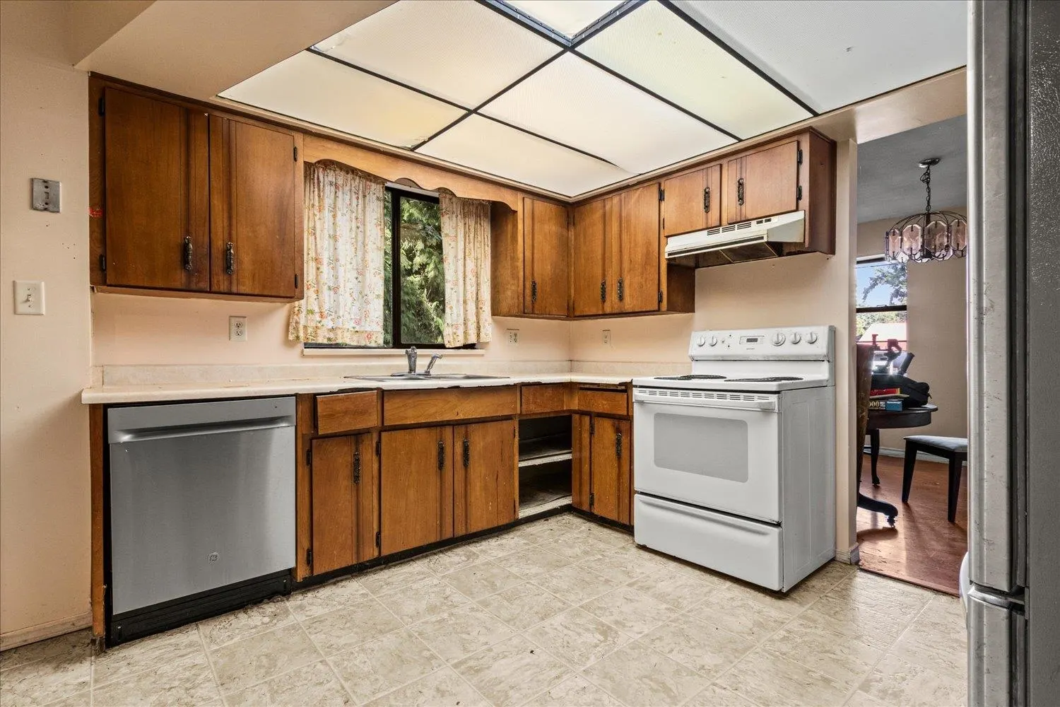 2277 Mouldstade Road