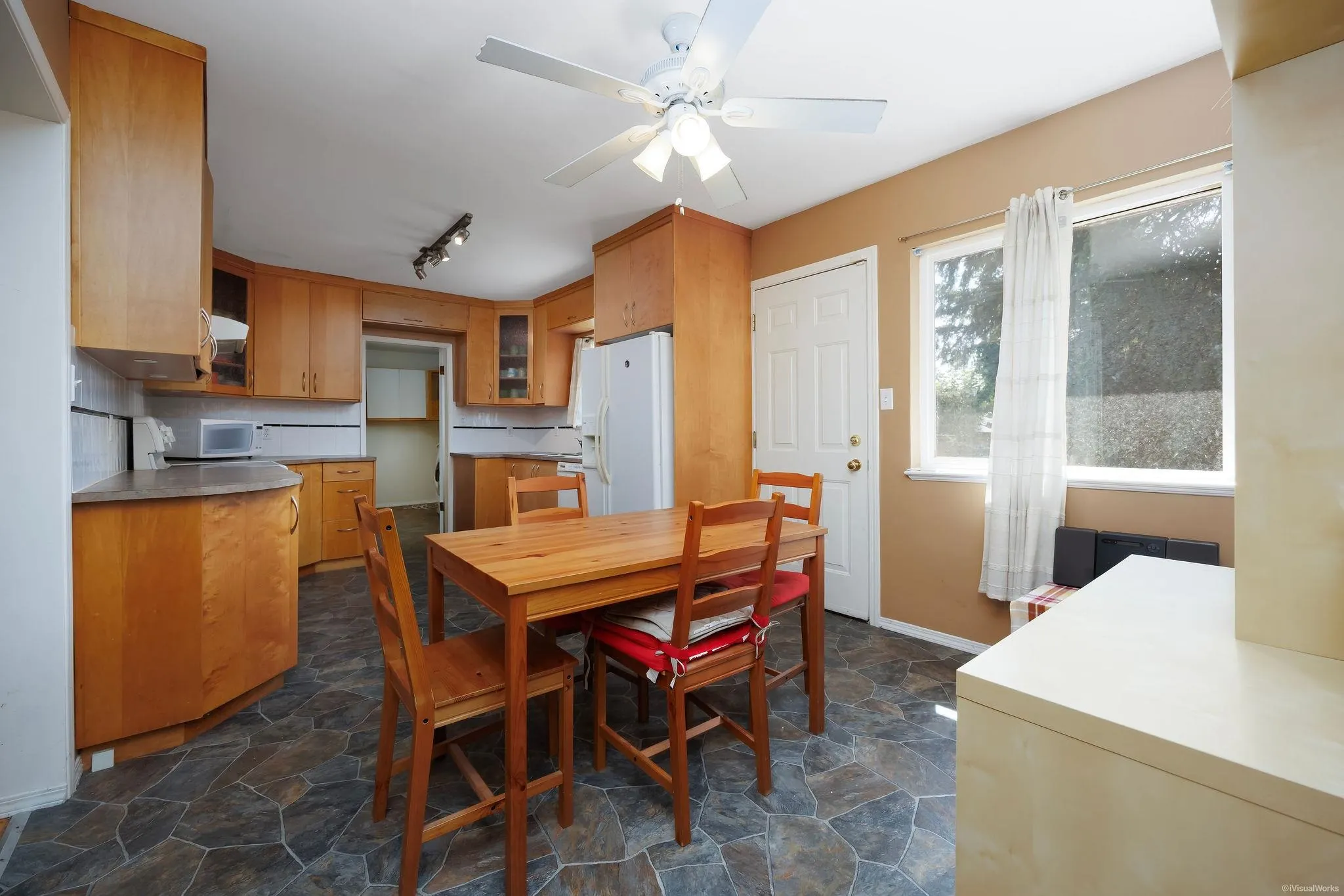 1234 Prairie Avenue