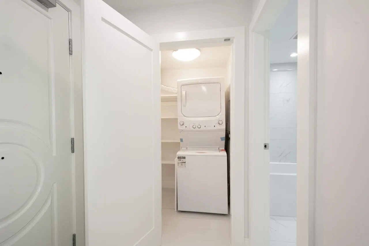 2239 W 7th Avenue #203