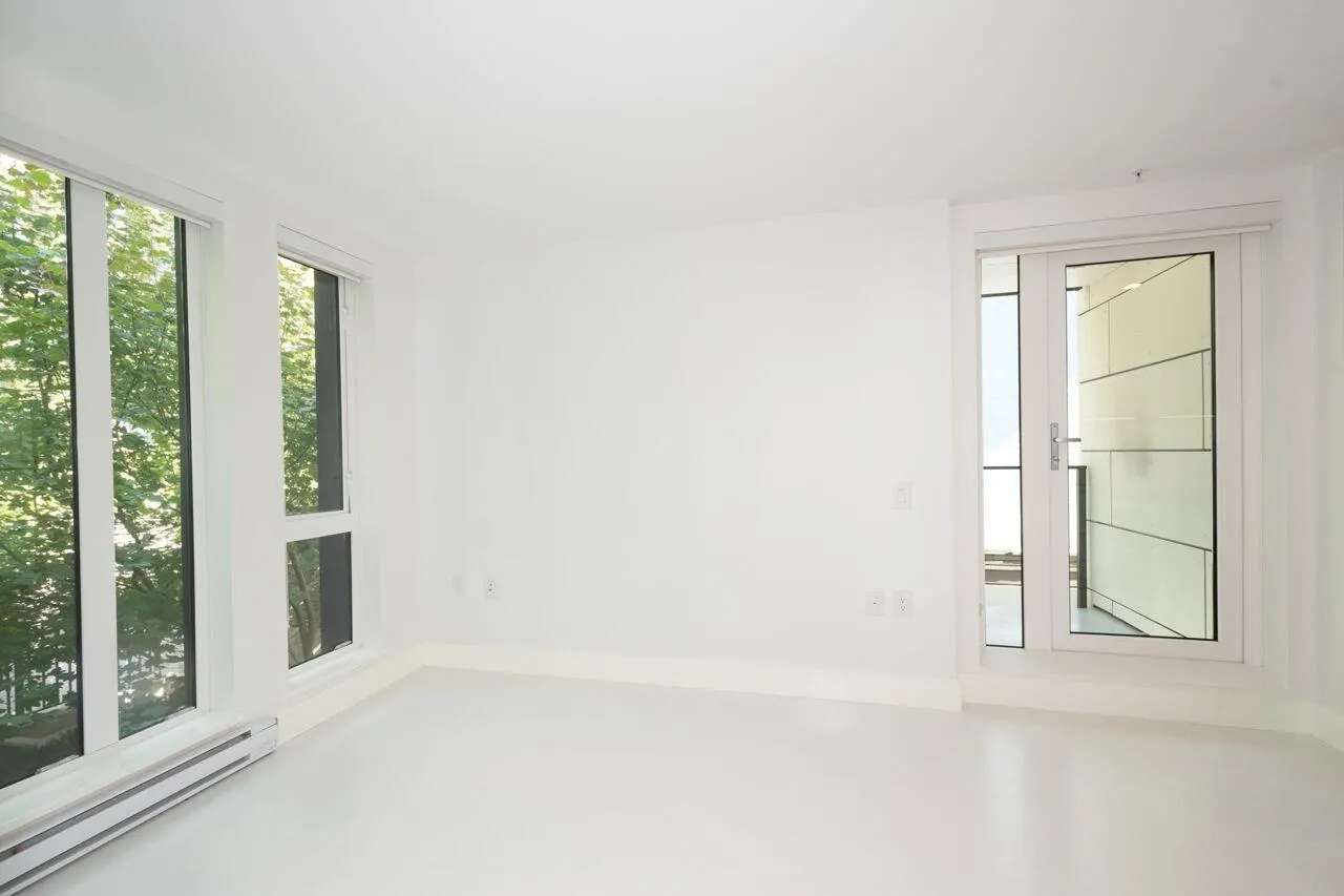 2239 W 7th Avenue #203