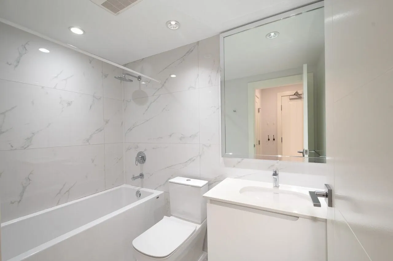 2239 W 7th Avenue #203