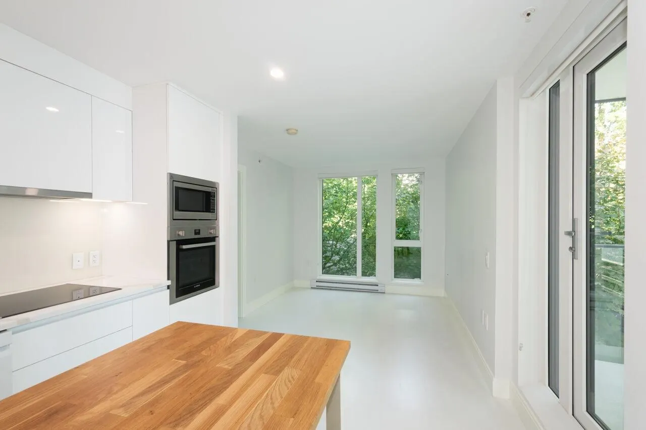 2239 W 7th Avenue #203