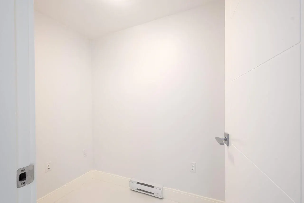 2239 W 7th Avenue #203