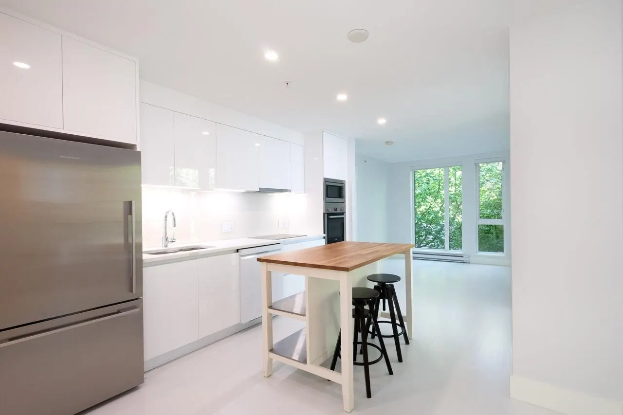 2239 W 7th Avenue #203
