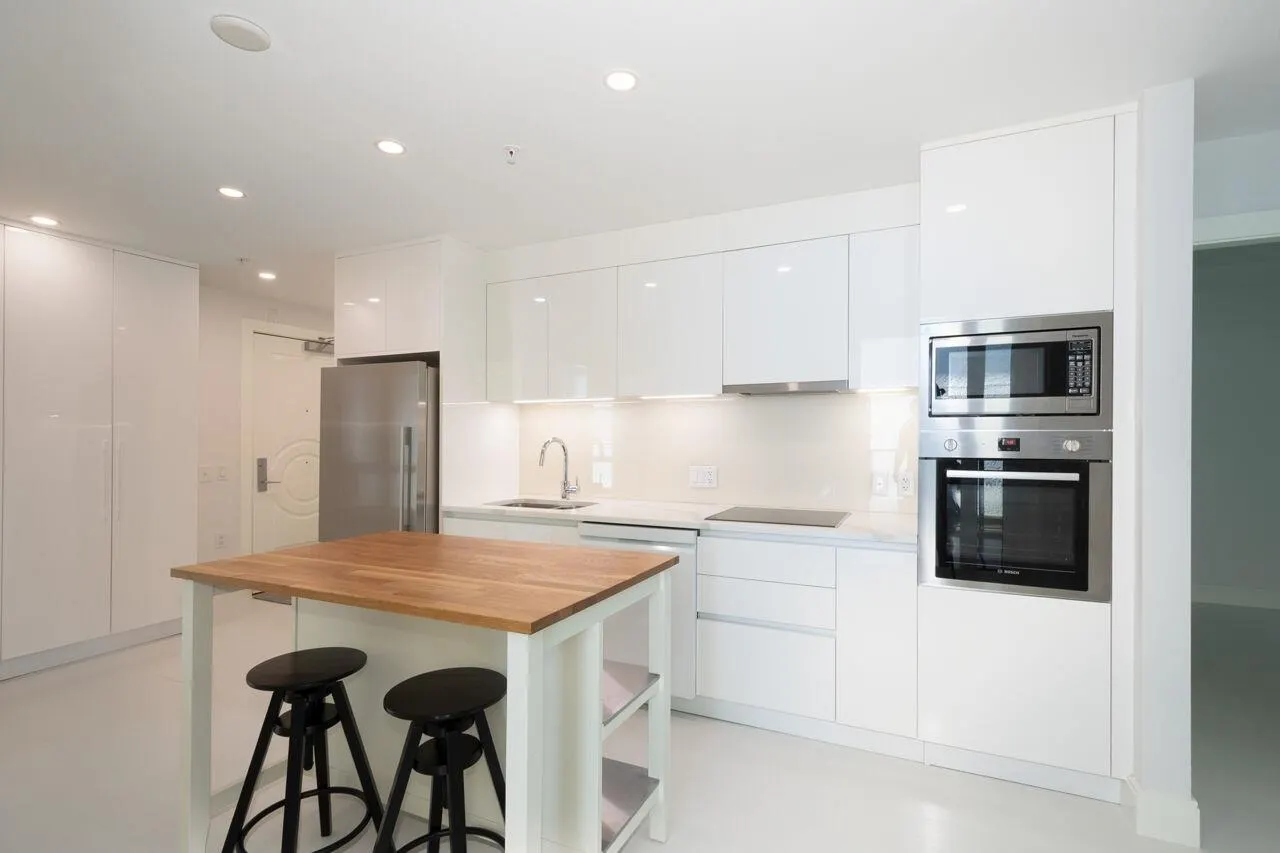 2239 W 7th Avenue #203