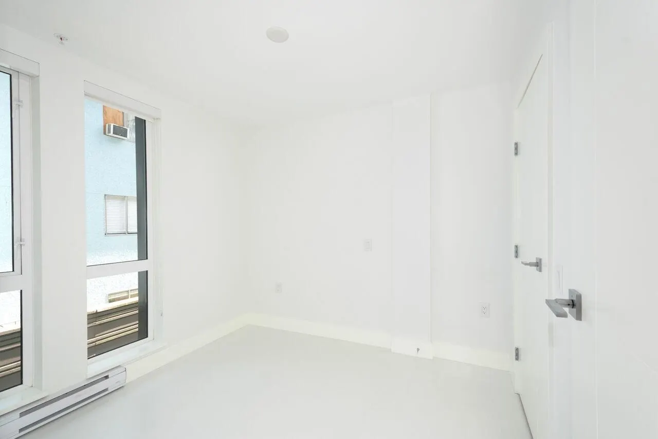 2239 W 7th Avenue #203