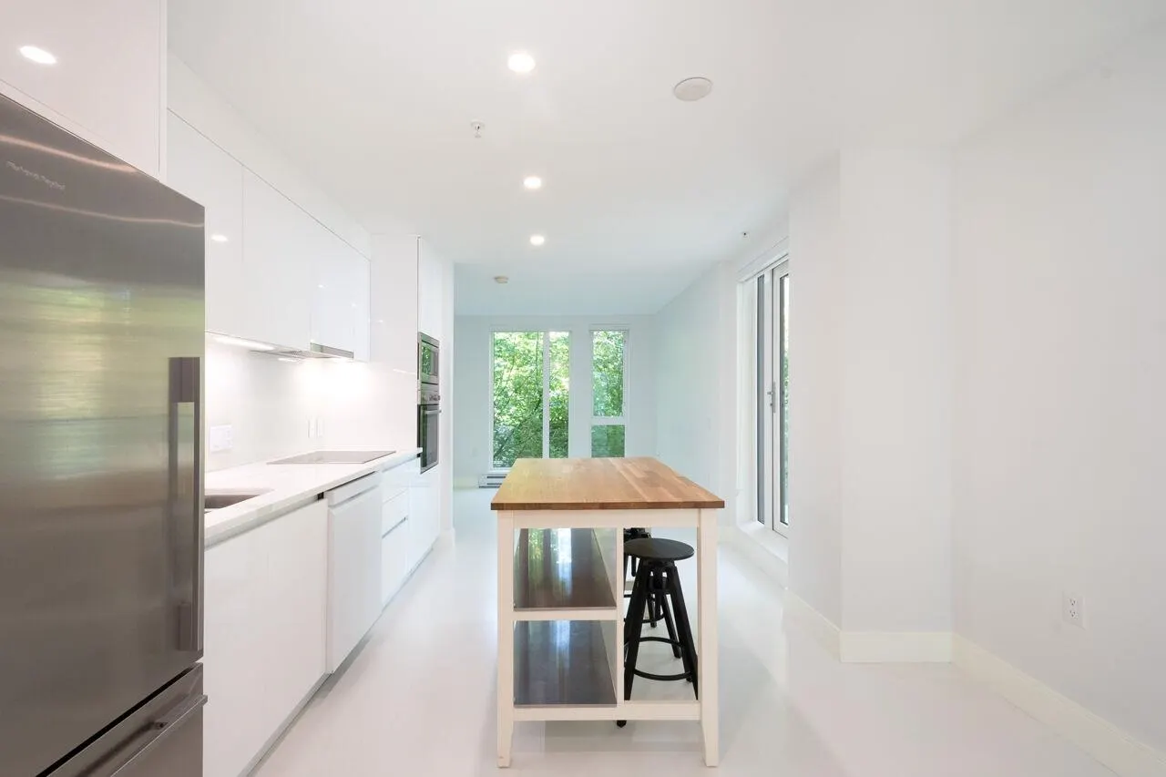 2239 W 7th Avenue #203