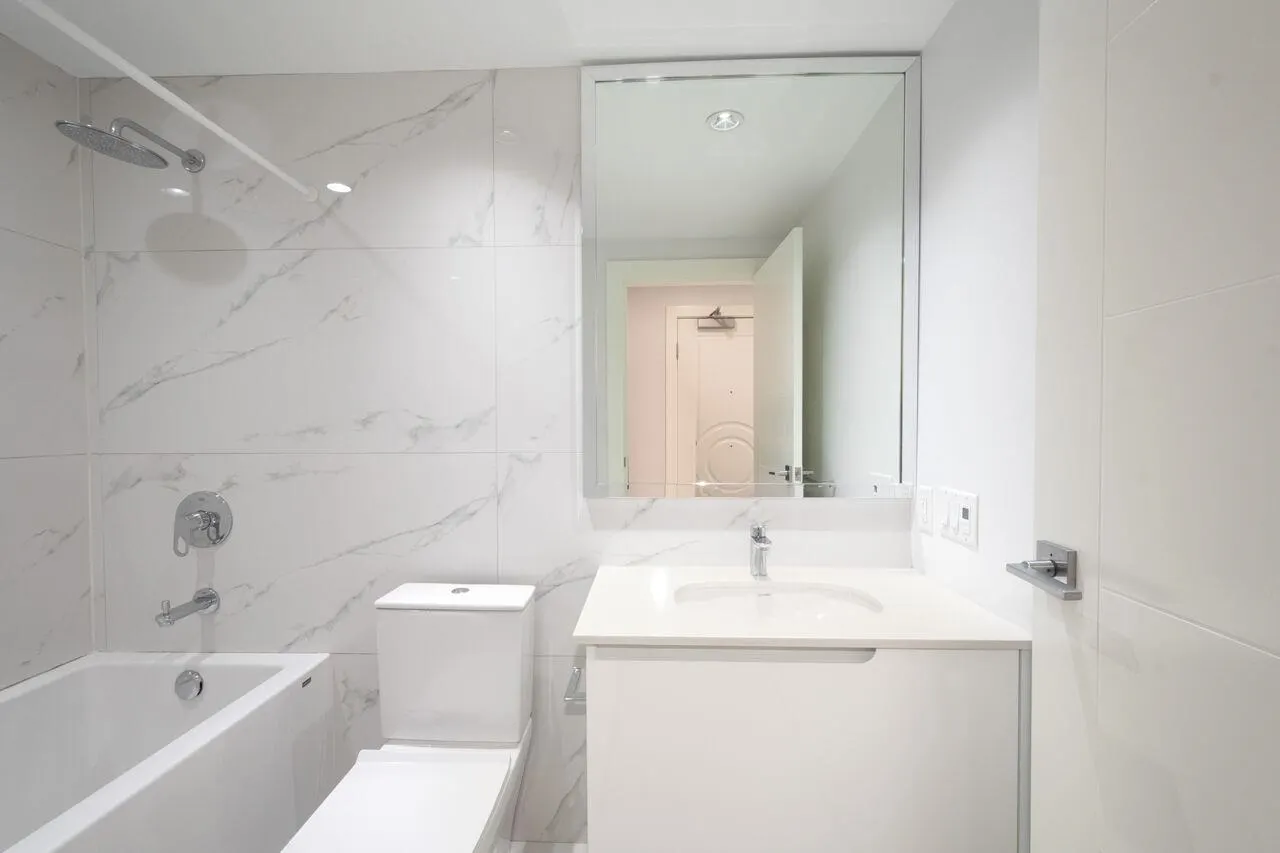 2239 W 7th Avenue #203