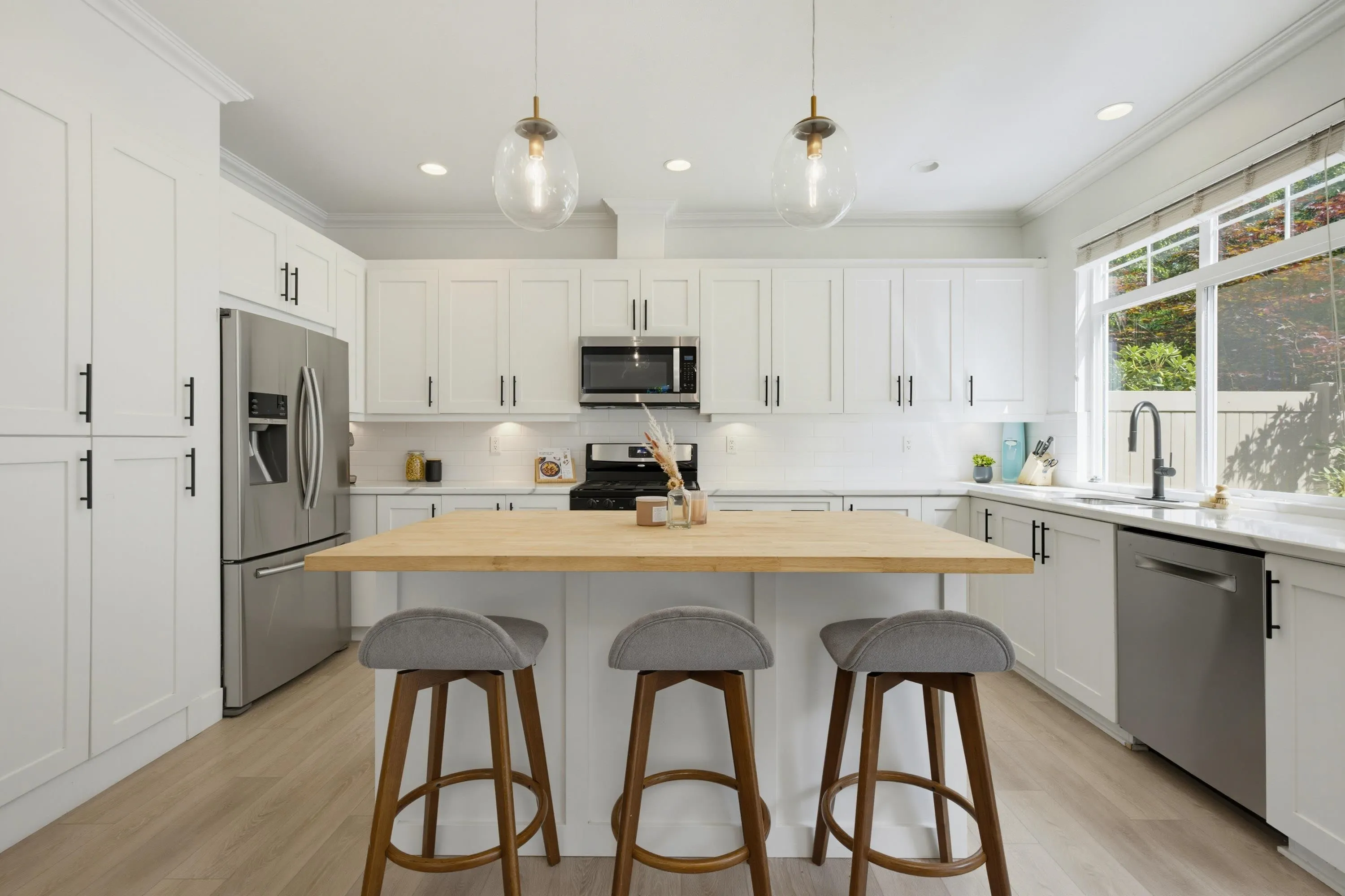 15454 32 Avenue #21