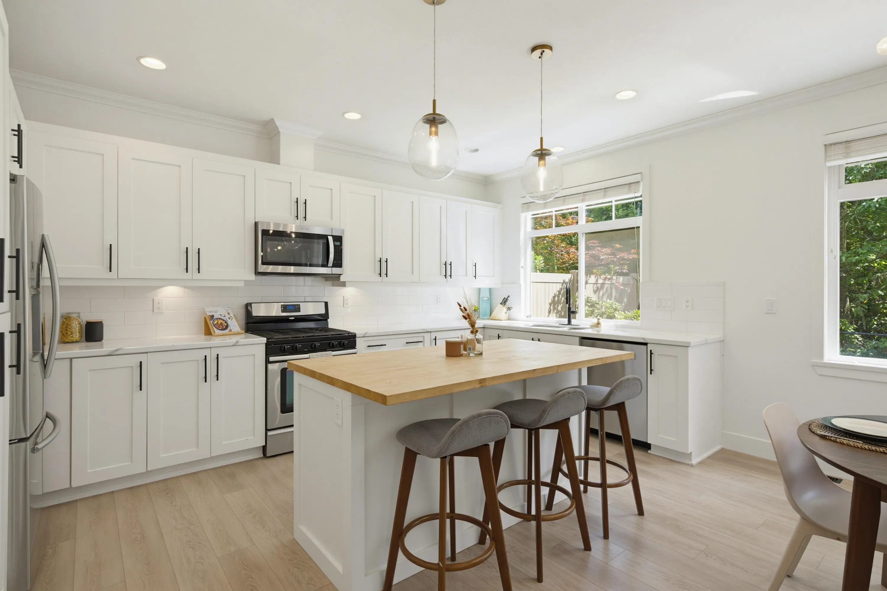15454 32 Avenue #21