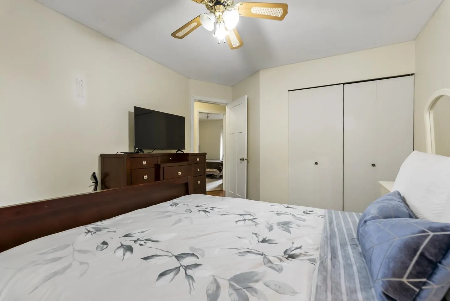 8825 160 Street
