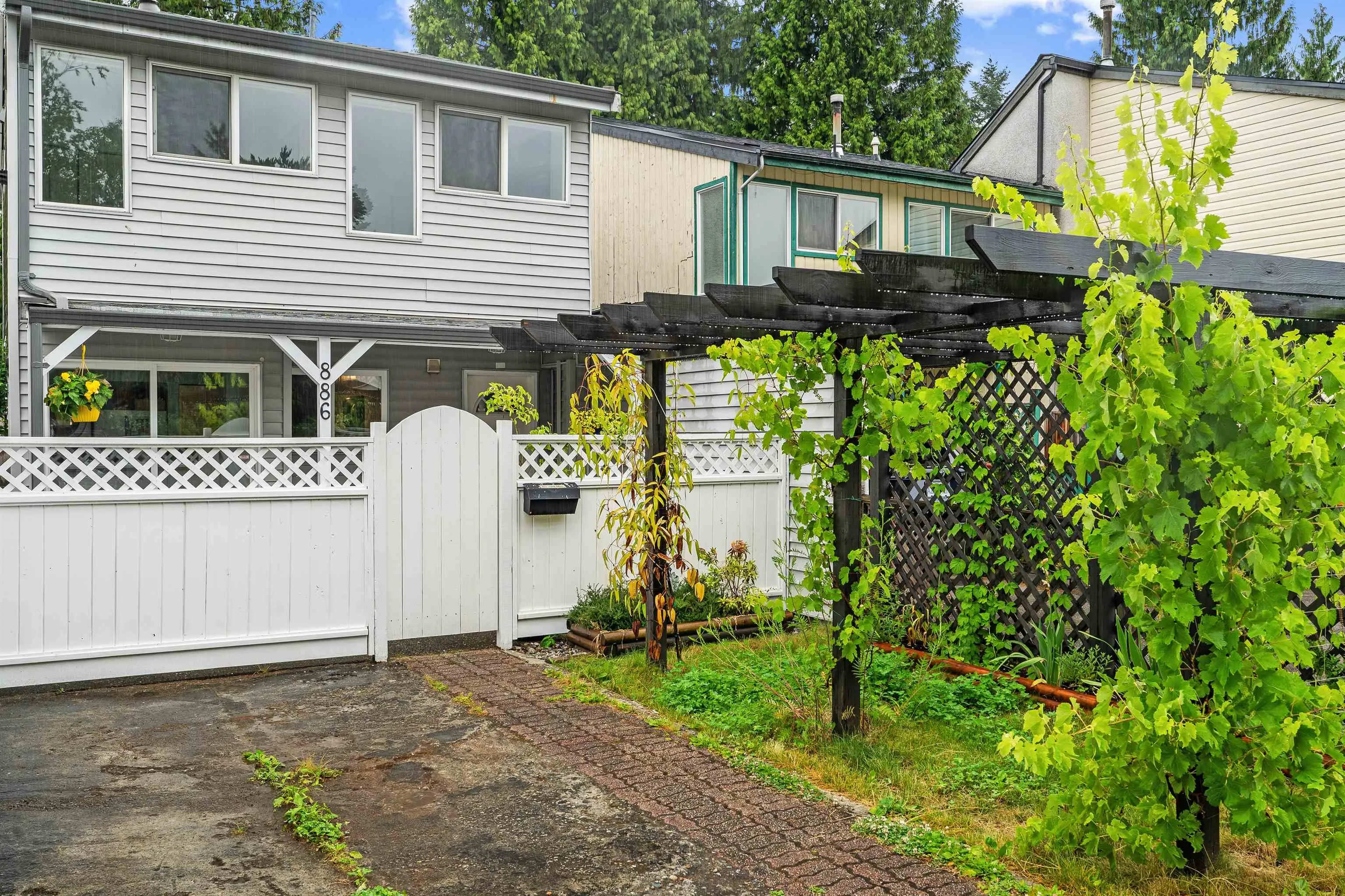 886 Pinebrook Place