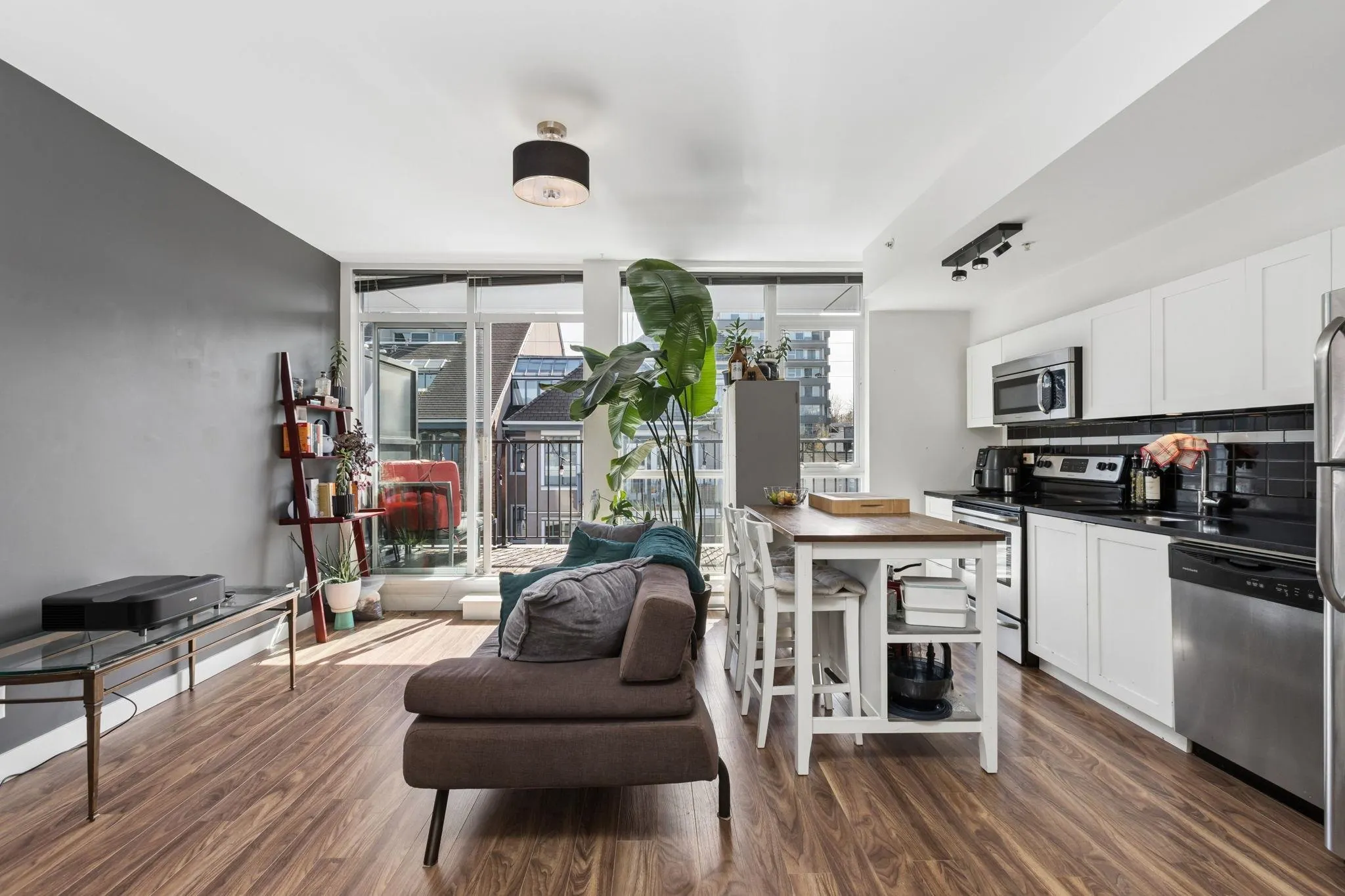 2511 Quebec Street #406