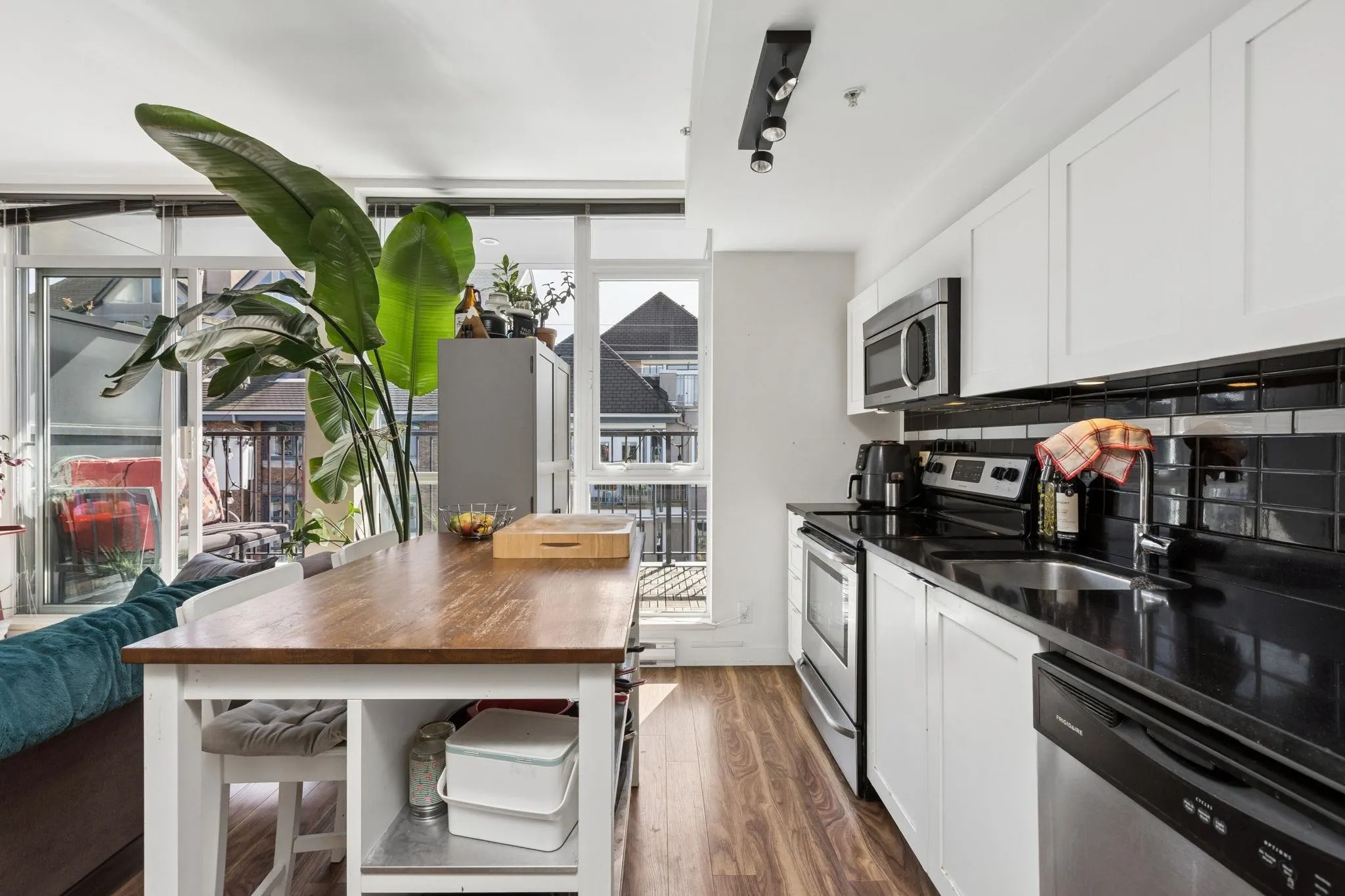 2511 Quebec Street #406