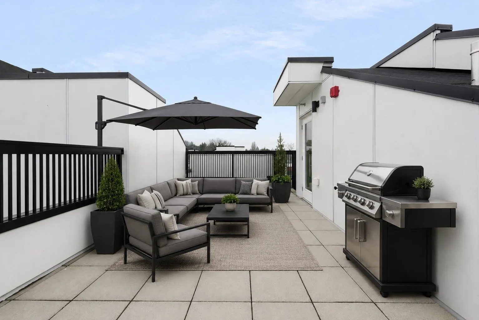 885 W 33rd Avenue