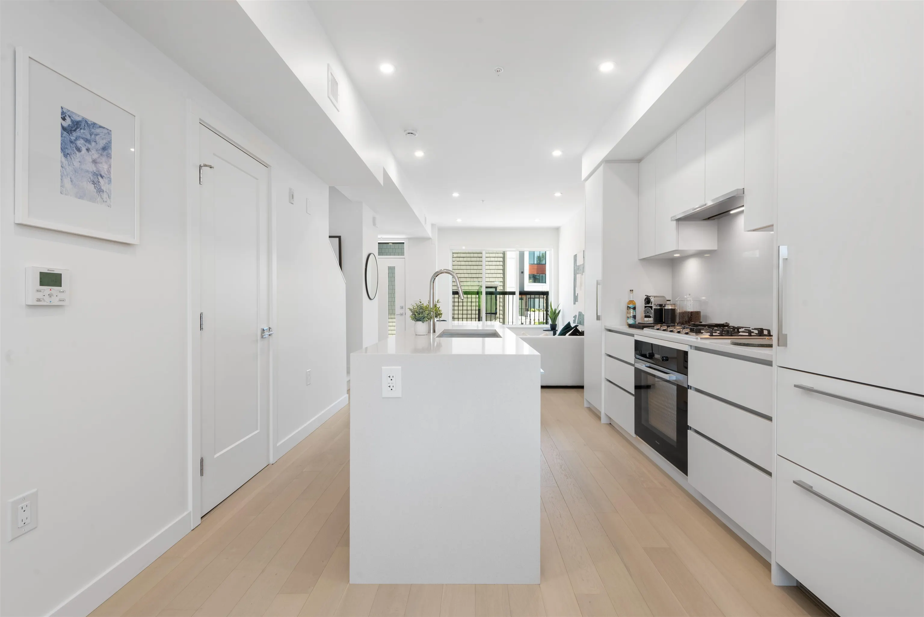 885 W 33rd Avenue