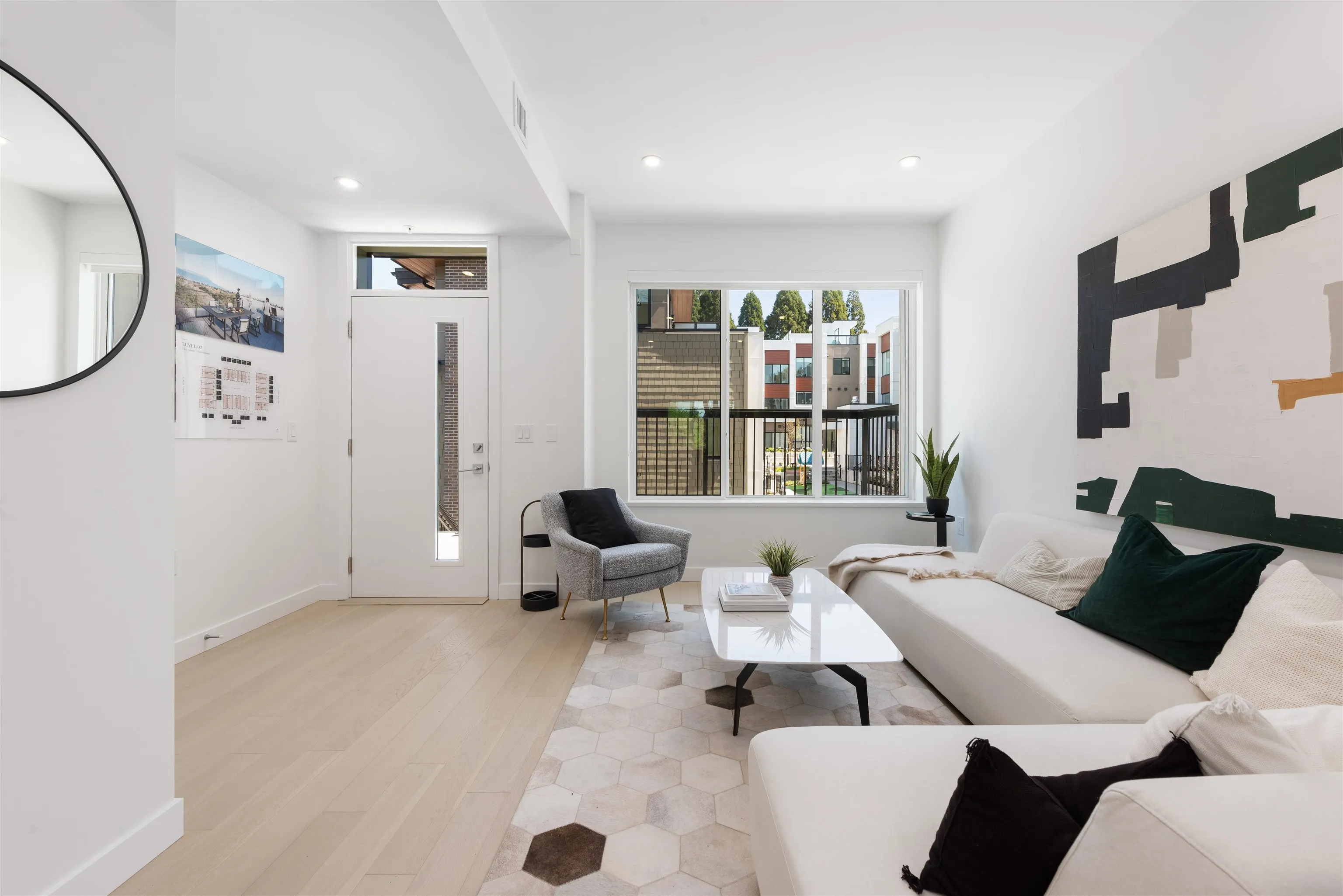 885 W 33rd Avenue