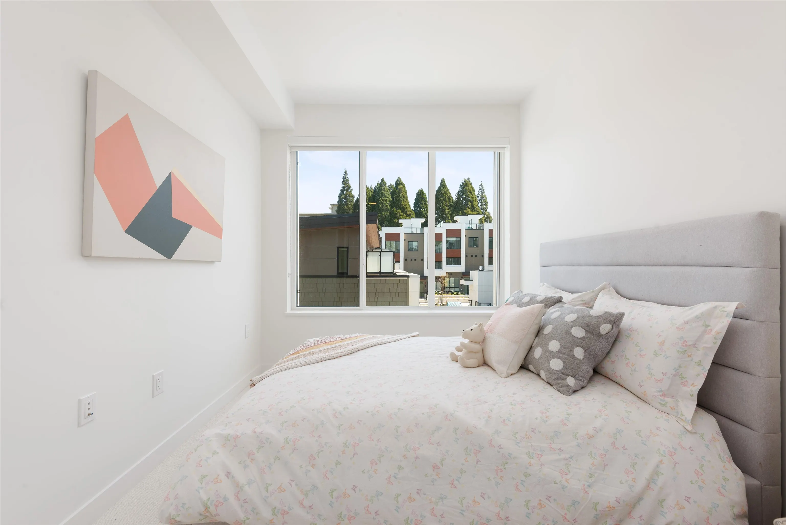 885 W 33rd Avenue