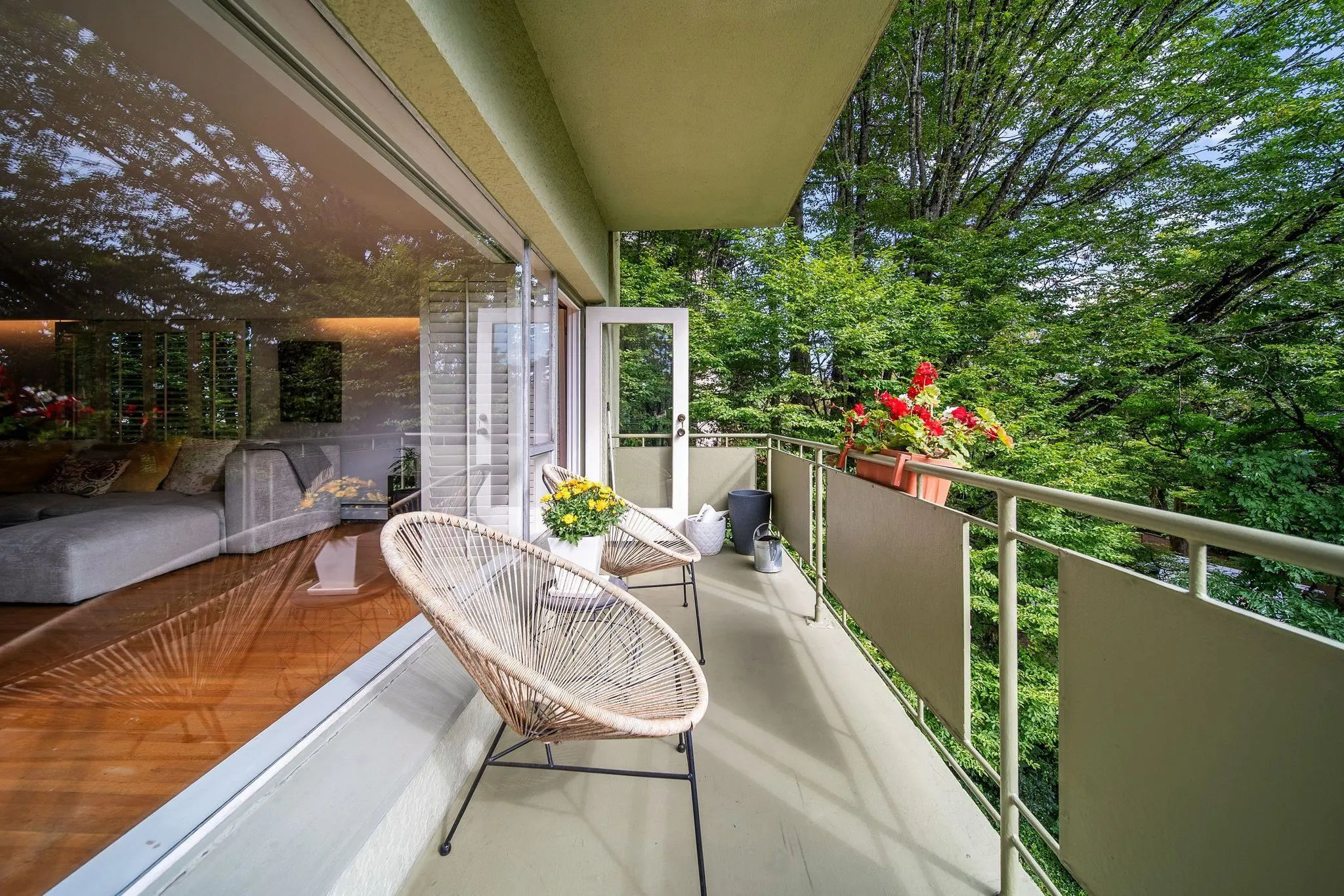 5475 Vine Street #204