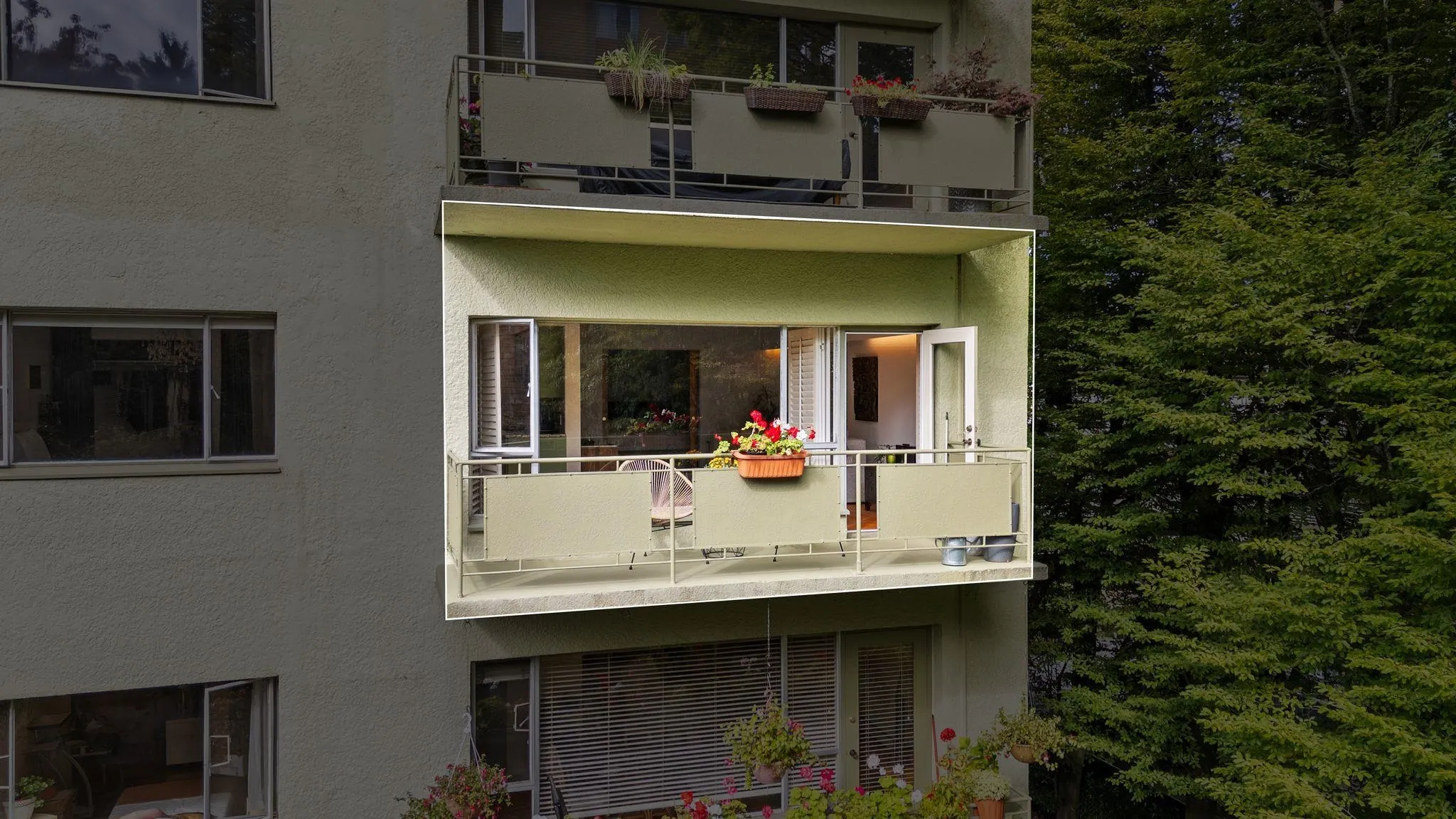 5475 Vine Street #204