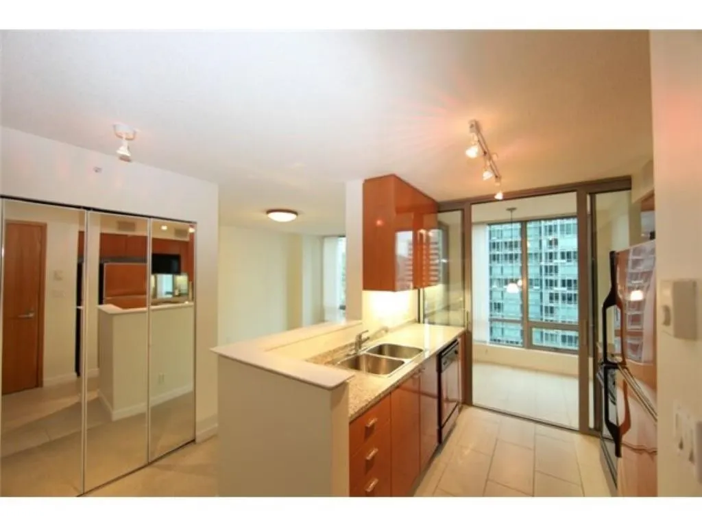 1288 W Georgia Street #2105