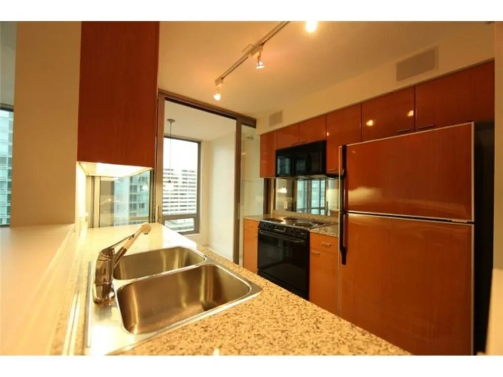 1288 W Georgia Street #2105