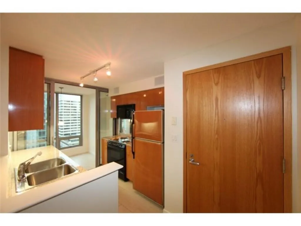 1288 W Georgia Street #2105