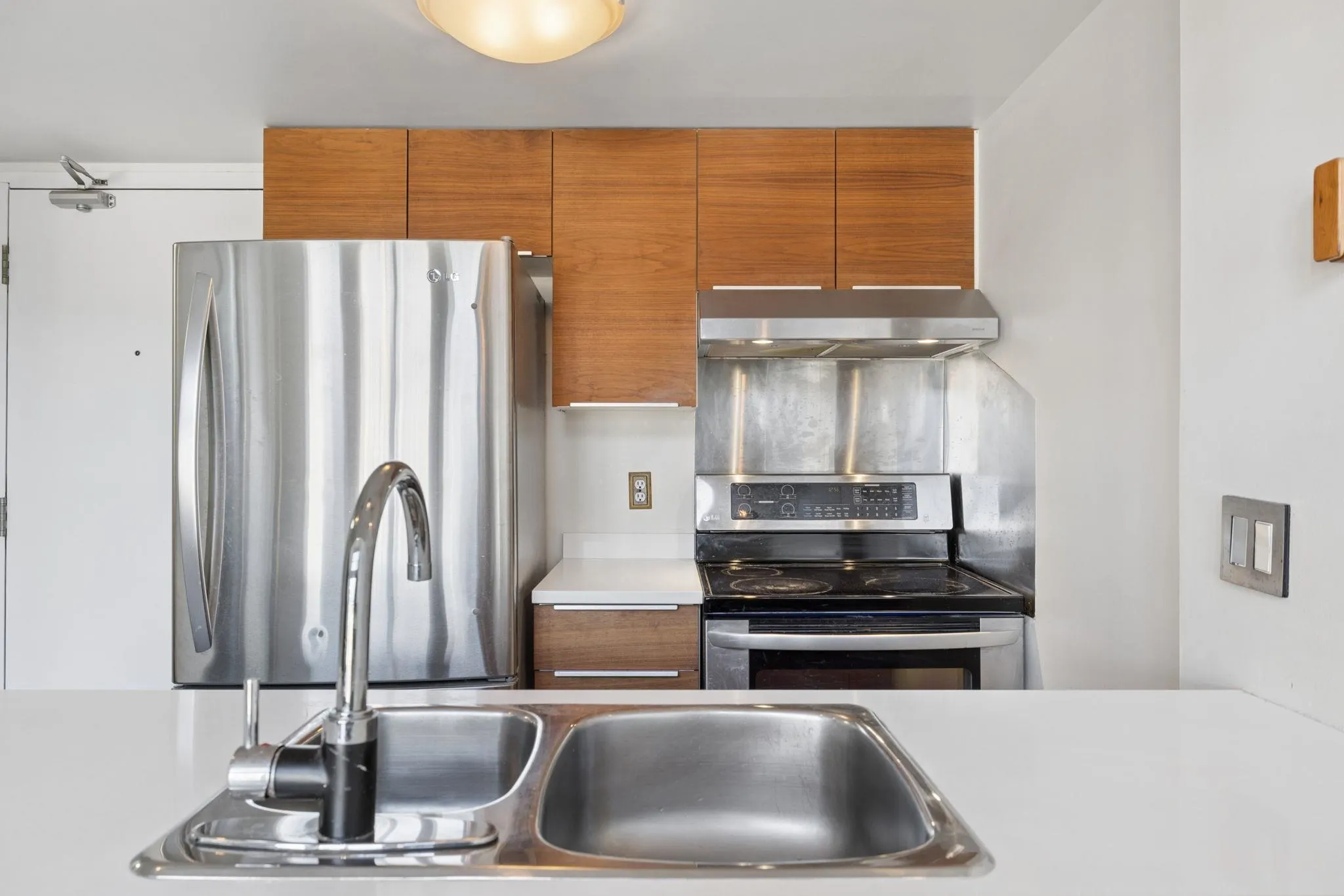 22 E Cordova Street #609